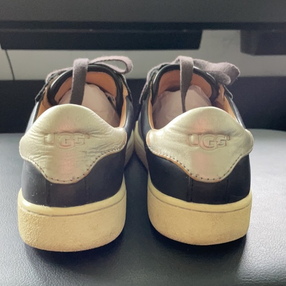 UGG leather sneakers US 7.5 - Picture 3 of 3